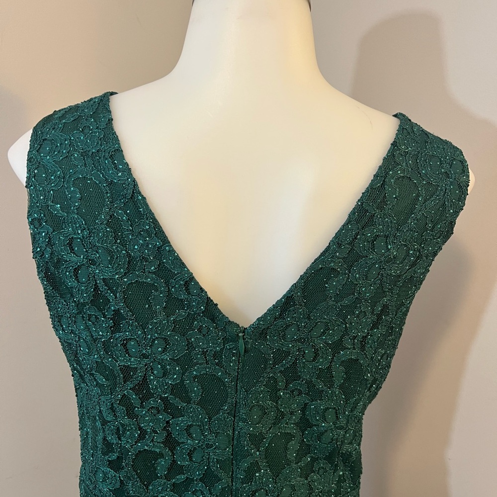 Enfocus Studio Green Plunge Neck Sleeveless Gown - Picture 11 of 14